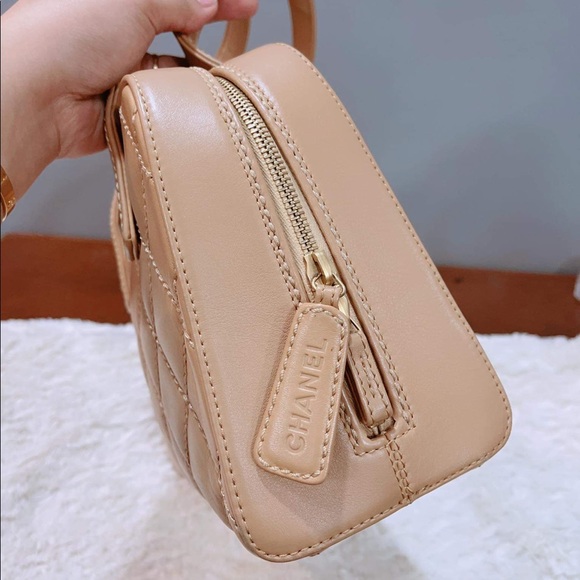 Authentic Chanel Bowler handbag - Picture 9 of 16